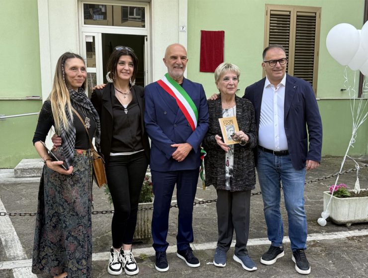 Cerimonia per la targa dedicata a Ettore Croce a Pescara con Carlo Masci e familiari