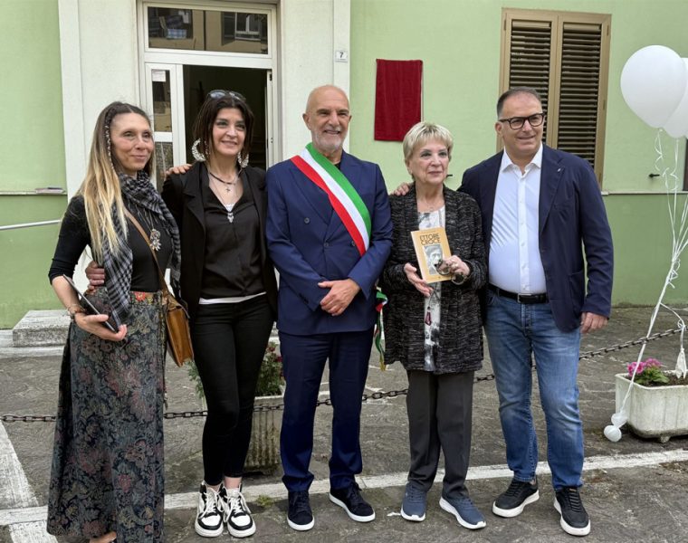 Cerimonia per la targa dedicata a Ettore Croce a Pescara con Carlo Masci e familiari