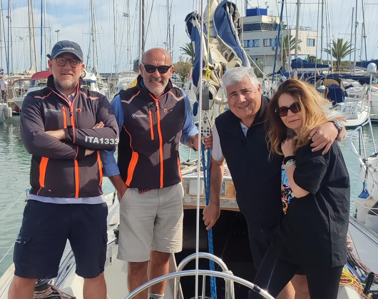 Veleggiata dei Trabocchi 2026 con equipaggio al Marina di Pescara prima della partenza verso Vasto.