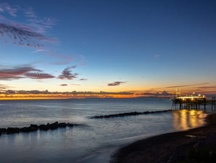 Abruzzo a giugno 2026 con Costa dei Trabocchi al tramonto e mare Adriatico