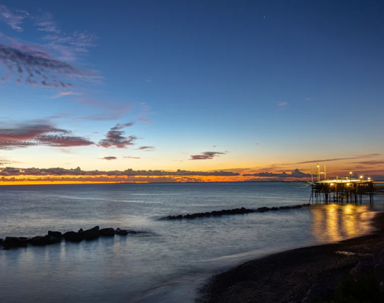 Abruzzo a giugno 2026 con Costa dei Trabocchi al tramonto e mare Adriatico