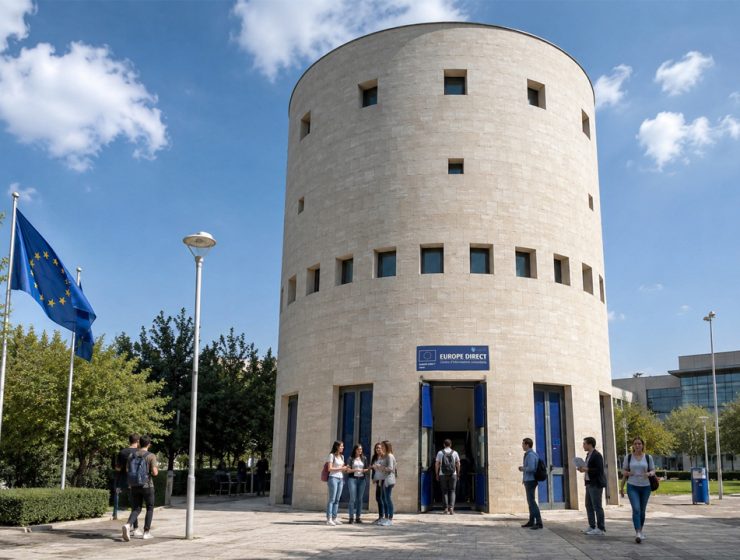 Europe Direct Chieti UdA nel Campus di Chieti con sede del Centro, studenti e bandiere dell’Unione europea